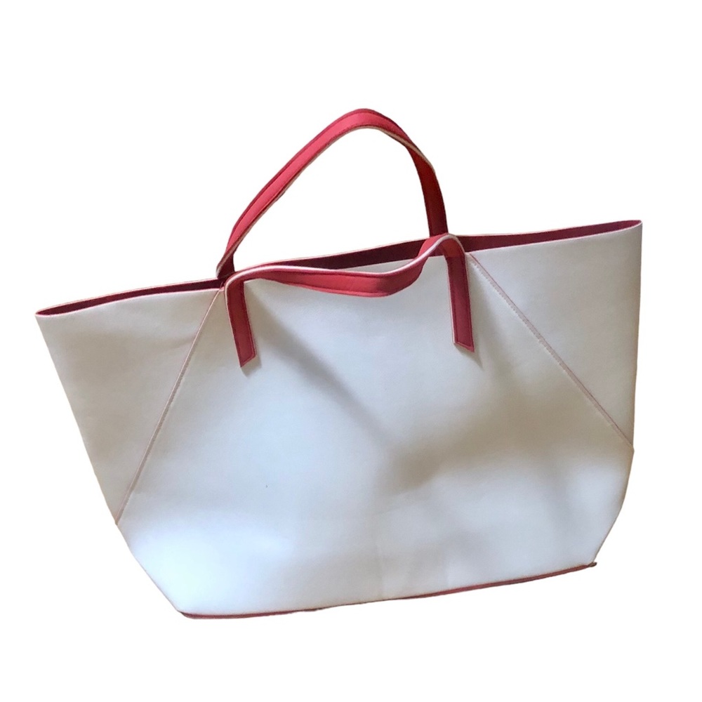 White oversized tote with pink handles and lining